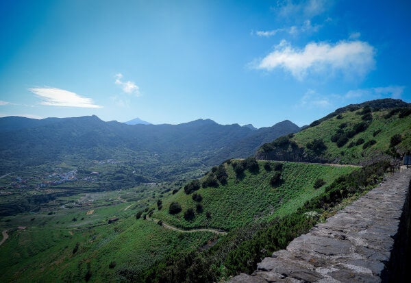 mejores-rutas-en-coche-por-tenerife-paisaje-verde