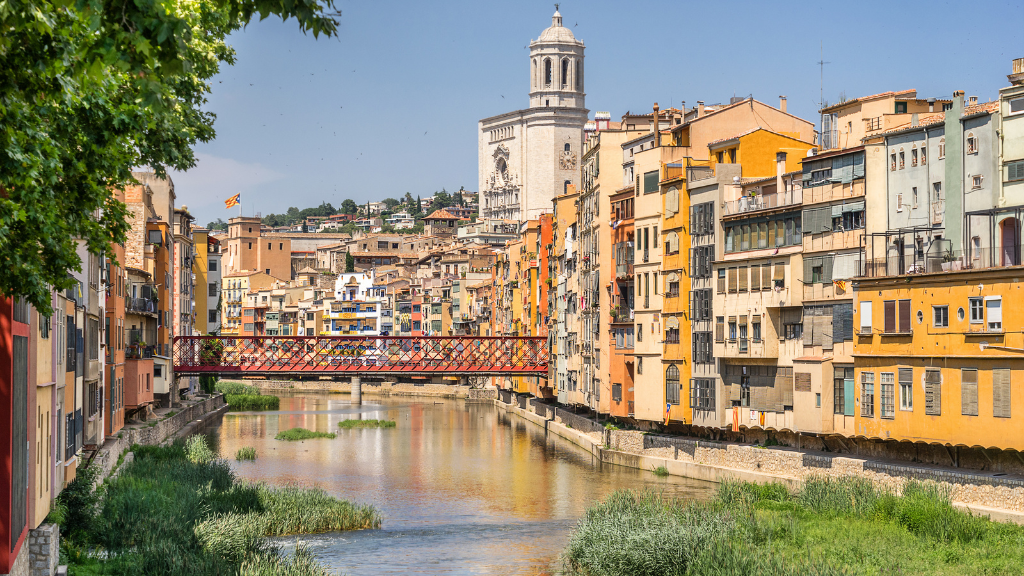 Why hire a car in Girona?