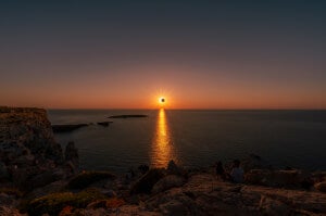 Wann und wo man die Sonnenfinsternis 2026 beobachten kann und wie man sich darauf vorbereitet