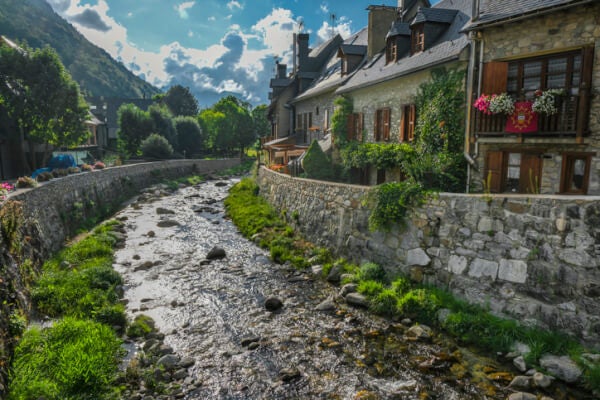 Vista del pueblo de Arties en el Valle de Aran