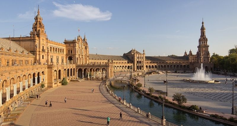 Alquiler de Coches en Sevilla desde 2€/día | DoYouSpain